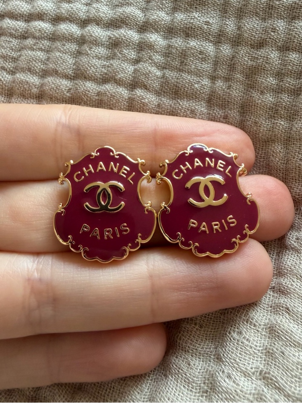 🍷Vintage CHANEL Burgundy Enamel CC Paris Earrings✨